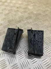 Кронштейн решетки радиатора Toyota Hilux (2015-2021) 2021 526750K020 2.4 D 2GDFTV