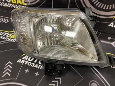 Фара правая Toyota Hilux (2005-2015) 2010 811100K440