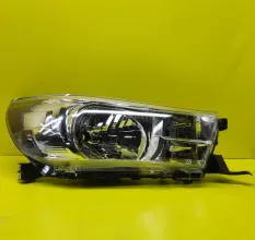 Фара правая Toyota Hilux (2015-2021) 2018 811100K690