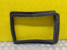Уплотнитель капота Toyota Hilux (2005-2015) 2010 761860K010 ПИКАП 2.5 D 2KDFTV