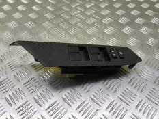 Блок управления стеклоподъемниками Toyota Rav 4 (CA40) (2012-2019) 2013 8482042220 2.0 D 1ADFTV