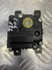 Моторчик заслонки печки Toyota Land Cruiser 200 (2008-2021) 2010 0638001030 4.5 D 1VDFTV