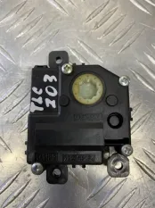 Моторчик заслонки печки Toyota Land Cruiser 200 (2008-2021) 2010 0638001030 4.5 D 1VDFTV