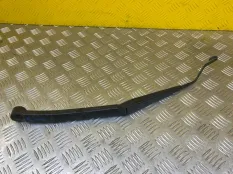 Щеткодержатель (поводок стеклоочистителя, дворник) Toyota Hilux (2015-2021) 2022 852210K230 ПИКАП 2.4 D 2GDFTV