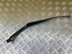 Щеткодержатель (поводок стеклоочистителя, дворник) Toyota Hilux (2015-2021) 2022 852110K180 ПИКАП 2.4 D 2GDFTV