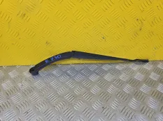 Щеткодержатель (поводок стеклоочистителя, дворник) Toyota Hilux (2015-2021) 2017 852110K180 ПИКАП 2.4 D 2GDFTV