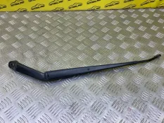 Щеткодержатель (поводок стеклоочистителя, дворник) Infiniti QX80 (2013-2020) 2014 288811LA0A 5.6 I VK56VD