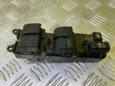 Блок управления стеклоподъемниками Toyota Hilux (2005-2015) 2014 848200K011 ПИКАП 2.5 D 2KDFTV