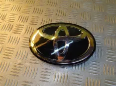 Эмблема Toyota Land Cruiser 200 (2008-2021) 2010