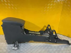 Подлокотник Toyota Land Cruiser Prado 150 (2009-2023) 2012 5891060070C0 ВНЕДОРОЖНИК 3.0 D 1KDFTV