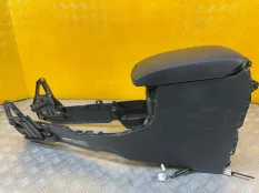 Подлокотник Toyota Land Cruiser Prado 150 (2009-2023) 2014 5891060070C0 ВНЕДОРОЖНИК 3.0 D 1KDFTV