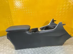 Подлокотник Toyota Rav 4 (XA50) (2018-н.в.) 2019 5881042060C1 2.5 I A25AFXS