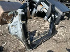 Порог левый Toyota Hilux (2015-2021) 2015 61304KK010 2.4 D 2GDFTV