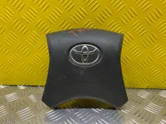 Подушка безопасности водителя Toyota Hilux (2005-2015) 2013 451300K110 2.5 D 2KDFTV