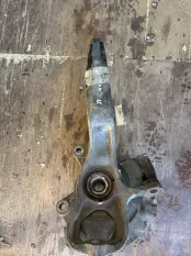 Кулак поворотный правый Volkswagen Amarok (2010-2016) 2013 2H0407258D