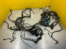 Блок предохранителей под капот Toyota Sequoia II 2008 - 2022 2013 821110C670 ВНЕДОРОЖНИК 5.7 I 3URFE