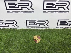 Эмблема капота Porsche Panamera 971