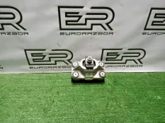 Подушка крепления двигателя левая Land Rover 4