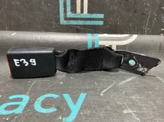 Замок ремня безопасности центральный задний BMW 5