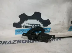 Замок борта багажника правый BMW X5 E53 M57D30
