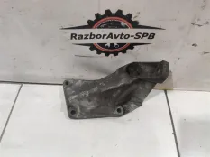 Кронштейн двигателя левый VW Passat (B5) 1996-2000