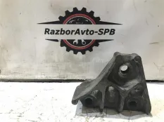 Кронштейн двигателя правый Toyota Avensis II T250