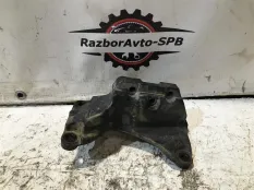 Кронштейн двигателя правый Opel Astra H