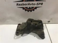 Кронштейн двигателя правый Opel Zafira B 2005-2012