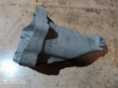 Кронштейн двигателя правый Mercedes Benz W212 рест