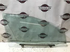 Стекло двери передней правой Toyota Avensis II T2