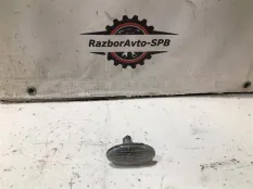 Повторитель на крыло белый Mazda  6 GG