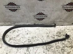 Уплотнитель капота Nissan Almera Classic