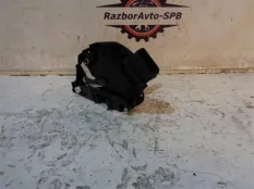 Замок двери задней левой Ford Focus 2 рест