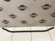 Уплотнитель капота Skoda Rapid