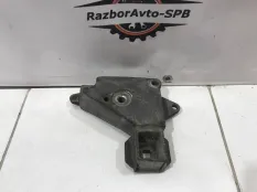 Кронштейн двигателя правый Renault Clio /Symbol 1