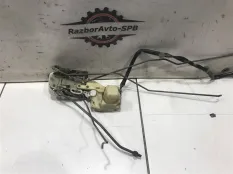 Замок двери передней правой Honda Inspire