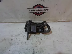 Кронштейн двигателя правый Ford Focus 2 дорест