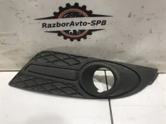Решетка в бампер правая Ford Focus 2 дорест