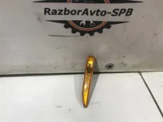 Повторитель на крыло правый желтый BMW 7-серия E6