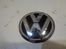 Эмблема VW Polo Sedan