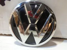 Эмблема VW Polo Sedan