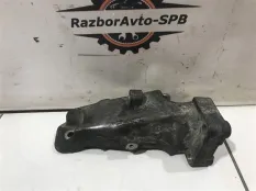Кронштейн двигателя правый Suzuki Grand Vitara