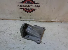 Кронштейн двигателя правый Nissan Skyline V36
