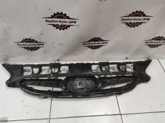 Решетка радиатора Hyundai Solaris 2010>