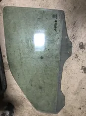 Стекло двери передней левой Land Rover Freelander