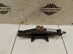 Домкрат Mazda 2 (DE)