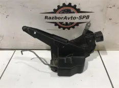 Замок двери передней правой Toyota Corolla E12