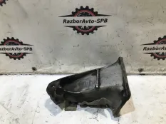 Кронштейн двигателя правый BMW  E39 2.8 97Г