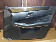 Обшивка двери передней правой Mercedes Benz W212