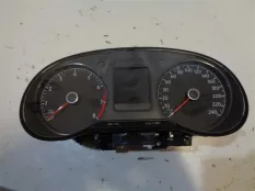 Панель приборов VW Polo Sedan